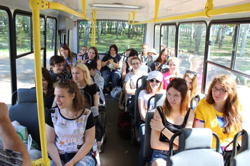 seks-metro-studenti-viehali-na-prirodu-potrahatsa