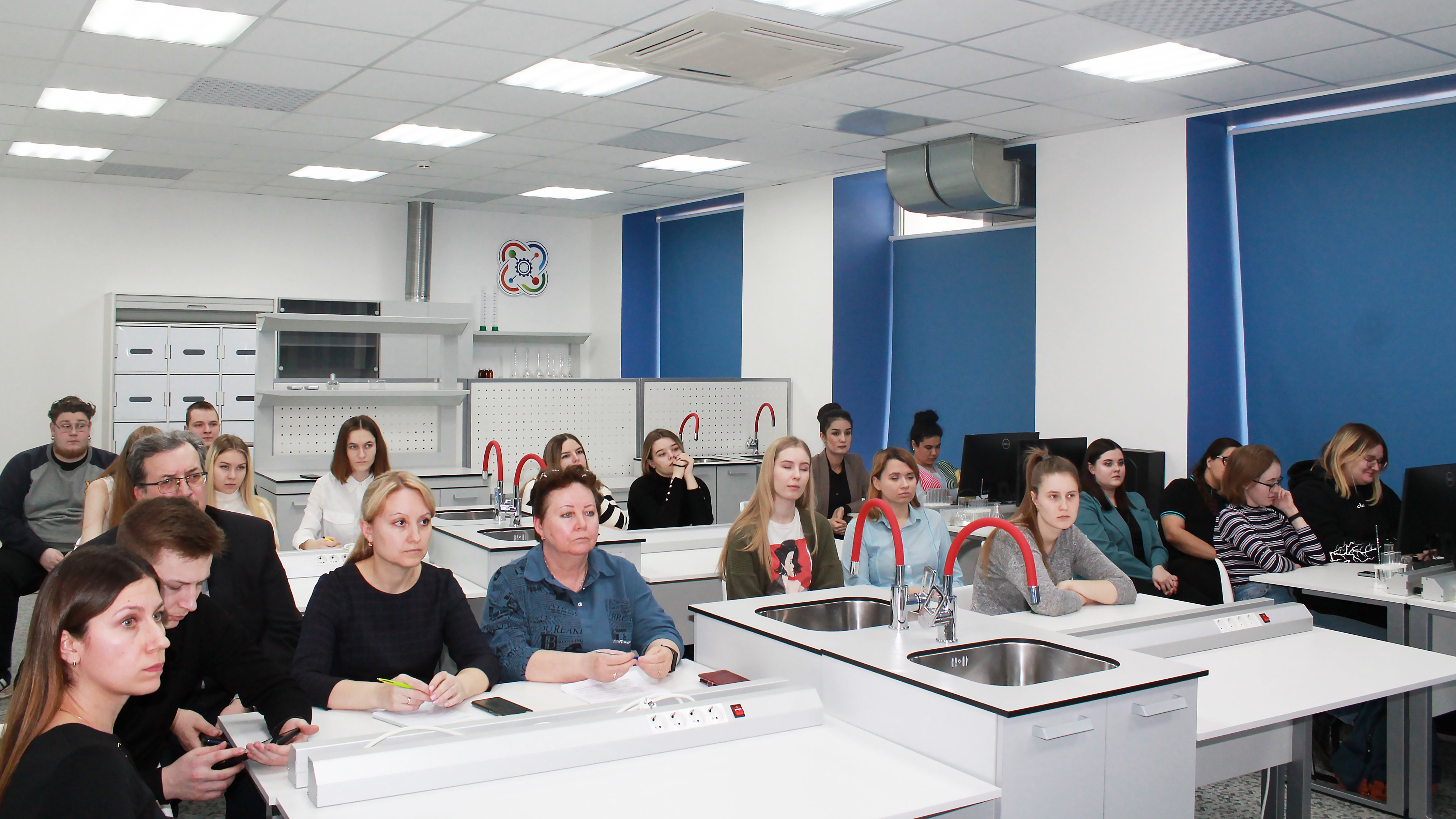 омск кириченко татьяна омгту. научная практическая конференция. фото девушки на технической конференции. проблемы науки 2018. ольная научно практическая конференция мои открытия.